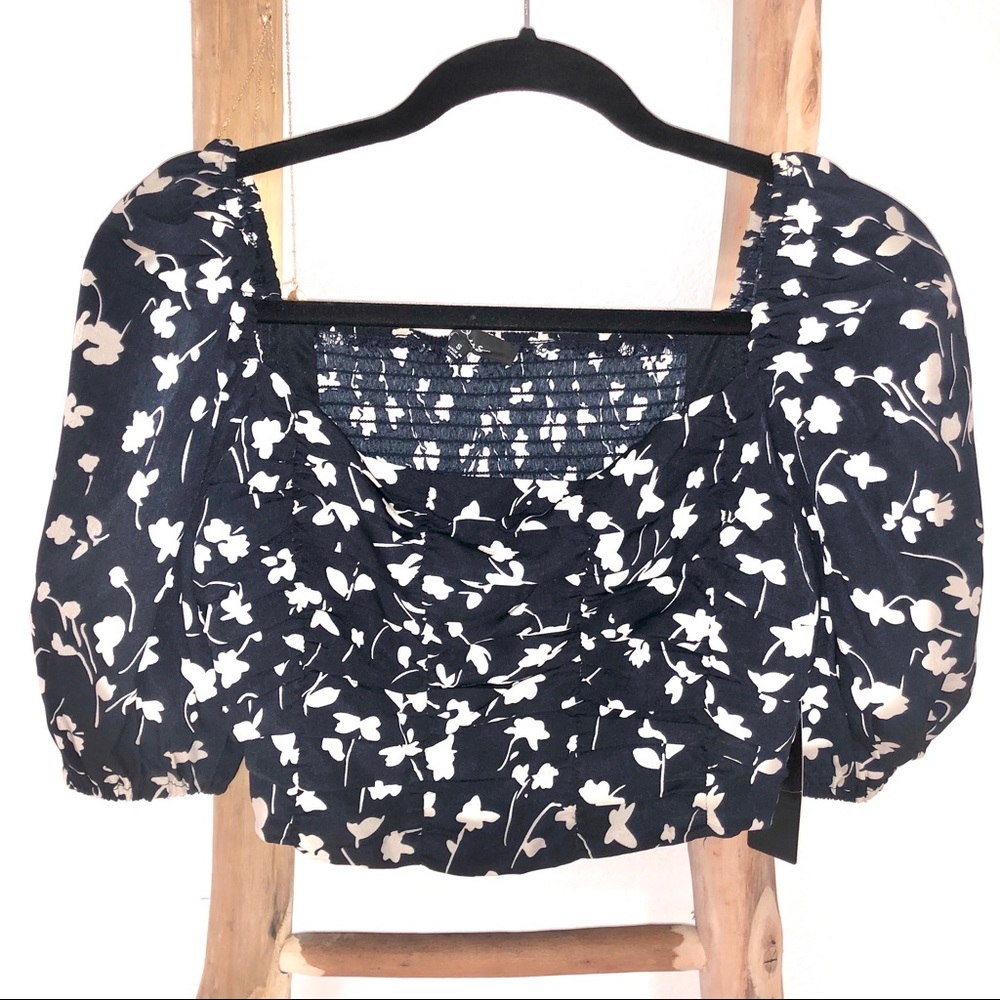 💋SOLD💋Lulus Cropped Navy Floral Print Top